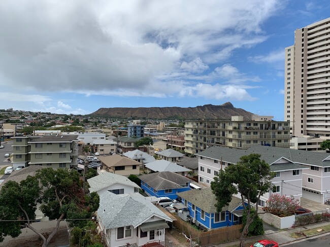 Building Photo - Sun Hala off Kapahulu Ave