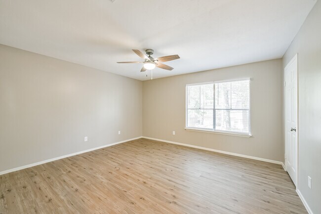 Building Photo - 2051 Oak Shores Dr