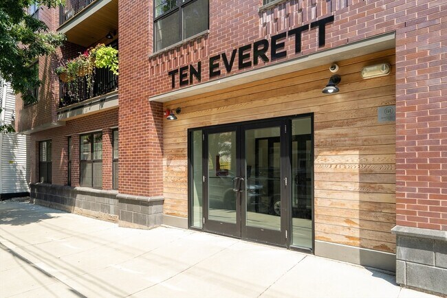 Building Photo - 10 Everett St