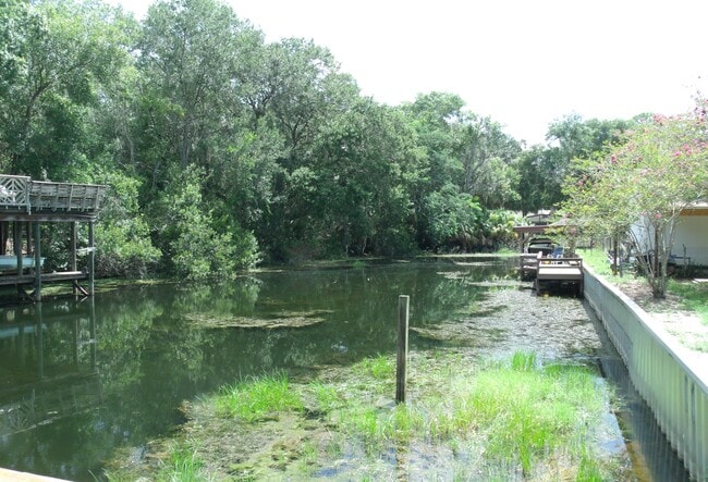 Building Photo - Canal Front Home