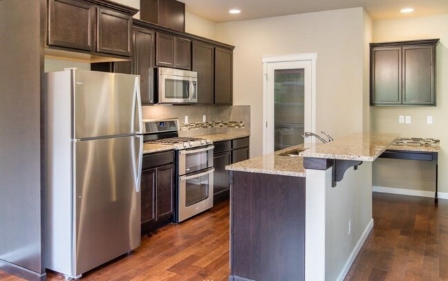 Building Photo - Spacious 4BD/3BA Modern Home in Bremerton, WA | Near PSNS & Naval Base Kitsap | Garage, Fireplace...