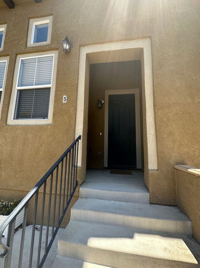Building Photo - Stunning 3-Bedroom, 2.5-Bath Townhome in the Heart of Torrey Highlands – A Must-See!