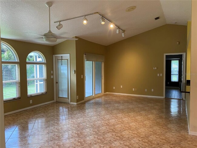 Building Photo - 1612 Atwater Dr