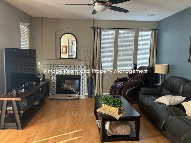 Building Photo - Charming Single-Story 3 Bedroom Home In South Natomas!!!