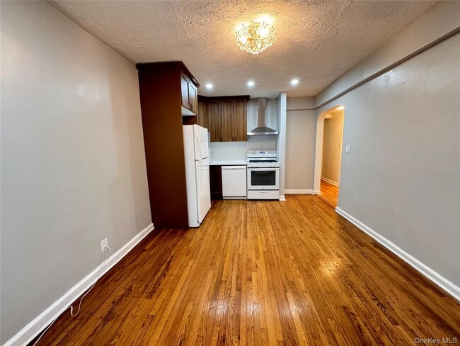 Building Photo - 85-16 Little Neck Pkwy