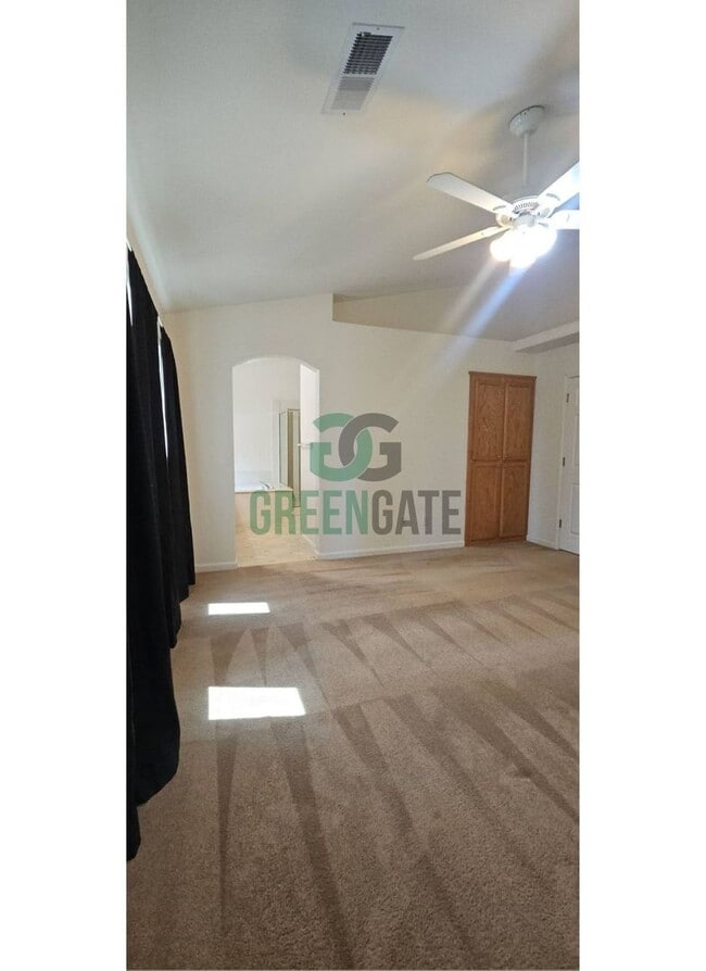 Building Photo - Beautiful 4 Bedroom, 3 Bathroom Home in Tr...