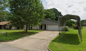 Building Photo - 115 Sylvia St