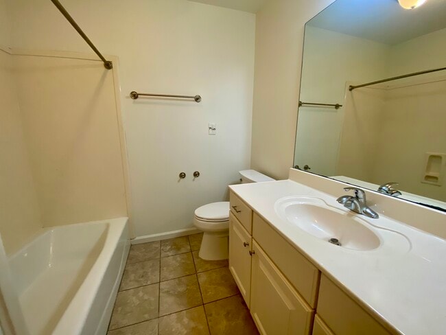 Building Photo - 3833 Kinross Pl