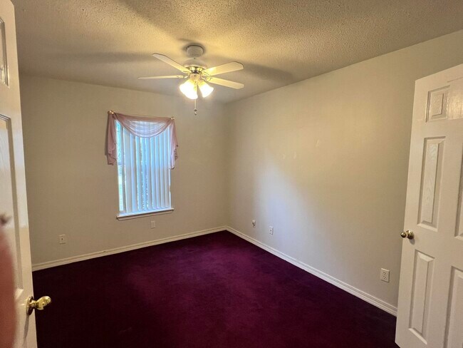 Building Photo - 395 Lake Holley Cir