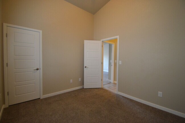 Building Photo - Ranch w/finished Basement with AC and a Gas Stove!