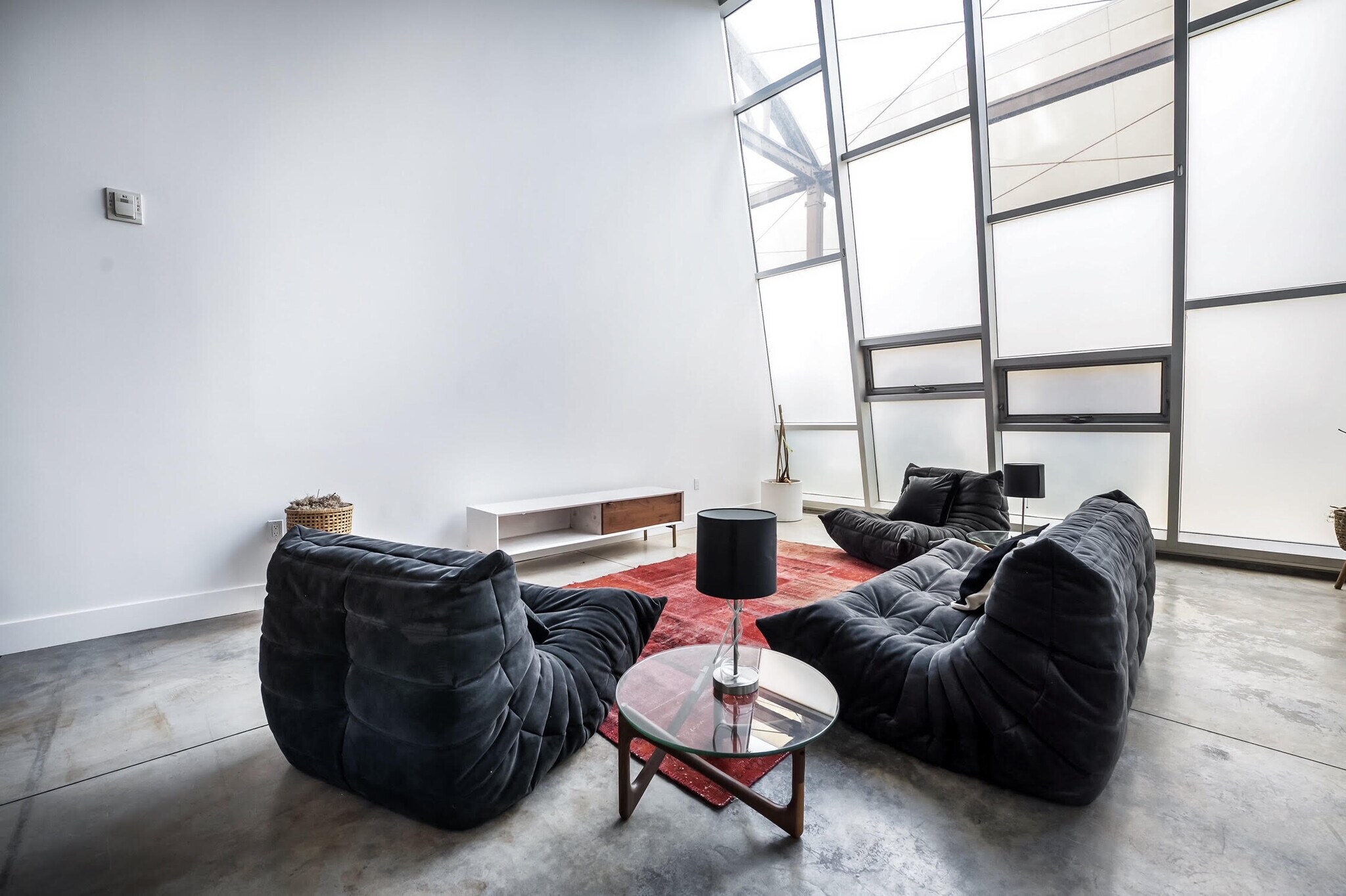 Building Photo - 130 S Hewitt St