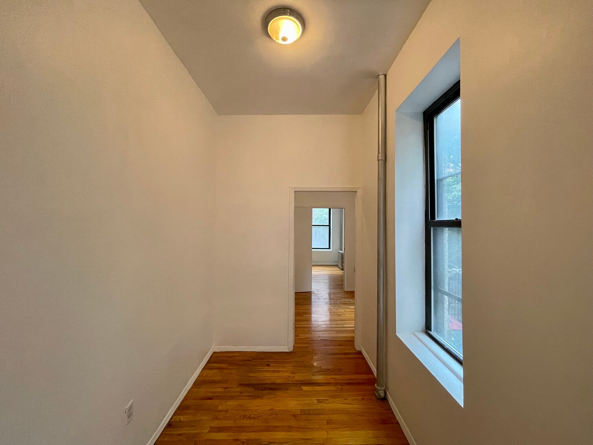 Building Photo - 180 E 101st St