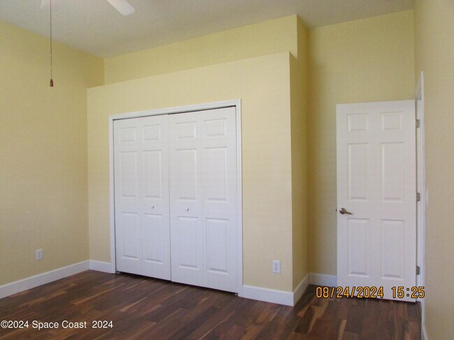 Building Photo - 1882 Woodfield Cir