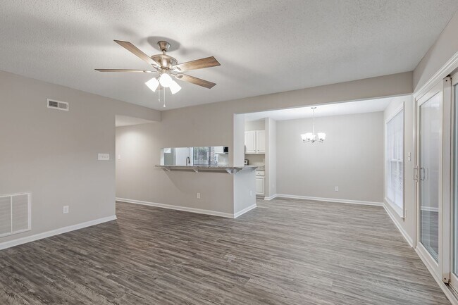 Building Photo - Discover Your Lakeside Oasis: 2 Bedroom Condo at Harris Lake