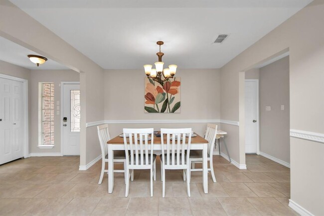 Building Photo - 13322 Hilltop Cir