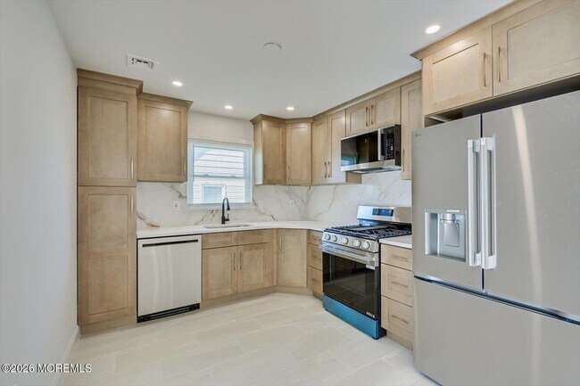 Building Photo - 212 10th Ave