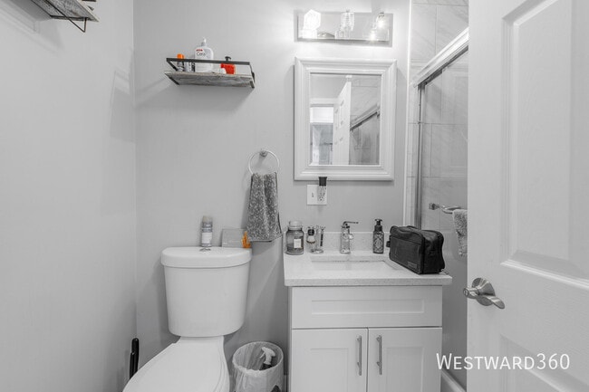 Building Photo - 1733 N Artesian-3