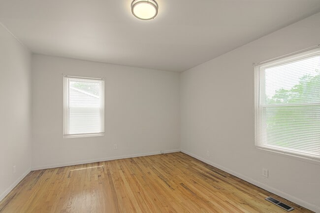 Building Photo - 6306 E 153 St