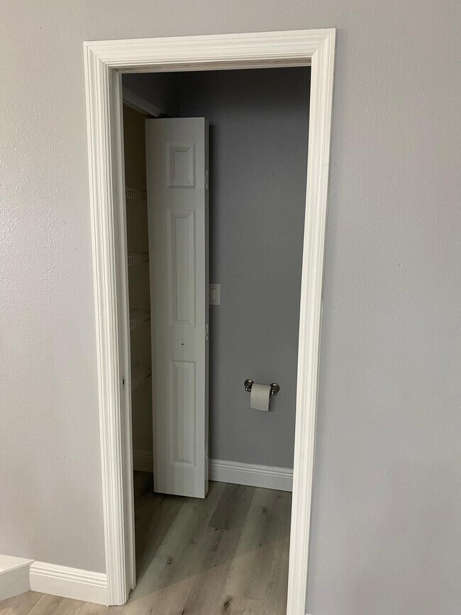 Building Photo - 1341 Flaxwood Ave