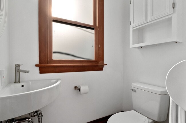 Building Photo - Hi-Pointe Adjacent House!