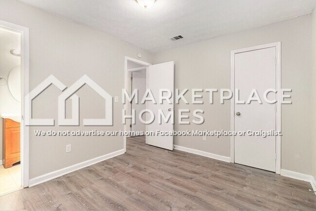 Building Photo - 3004 Twelve Oaks Cir