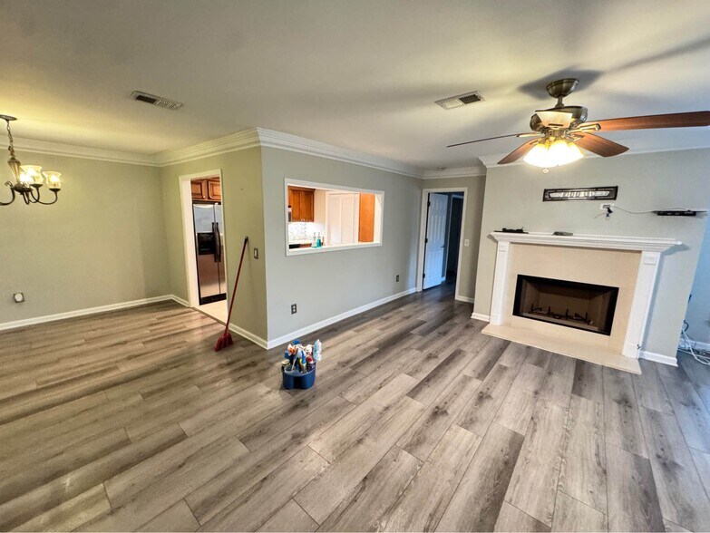 Building Photo - 601 Abingdon Way