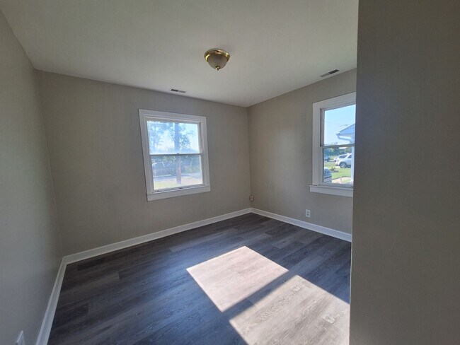 Building Photo - 26530 Hayes Rd