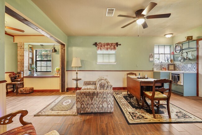 Building Photo - 5003 Mockingbird Ln