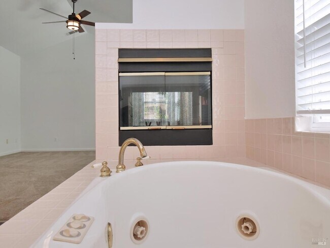 Building Photo - 3500 Crownridge Dr