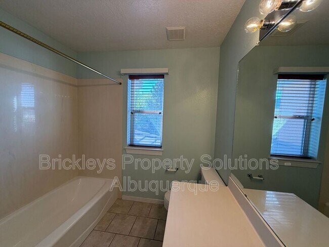 Building Photo - 6517 Glen Oak NE