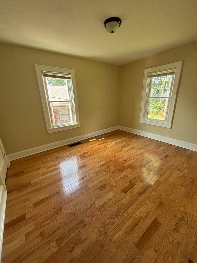 Building Photo - 530 Broad St