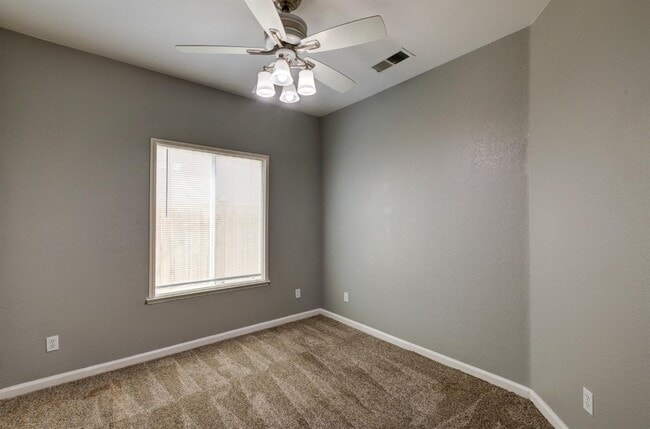 Building Photo - 4666 W Oswego Ave