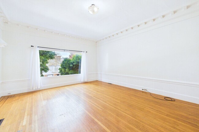 Building Photo - 924 Clayton St