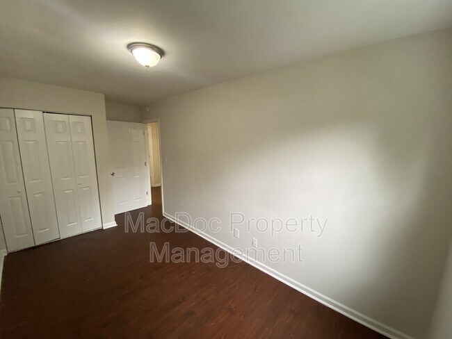 Building Photo - 531 Olde Greenwich Cir