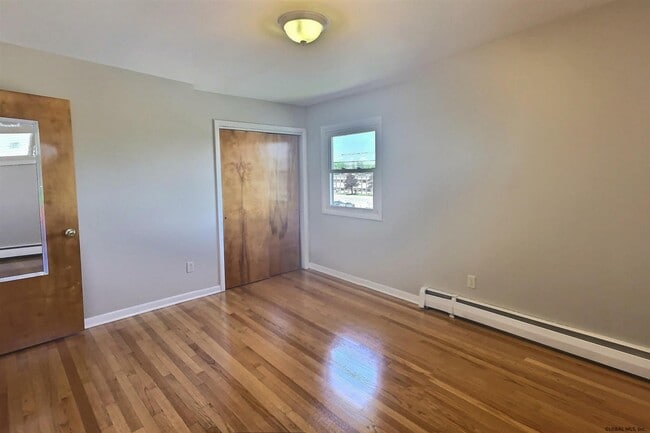 Building Photo - 318 Sand Creek Rd