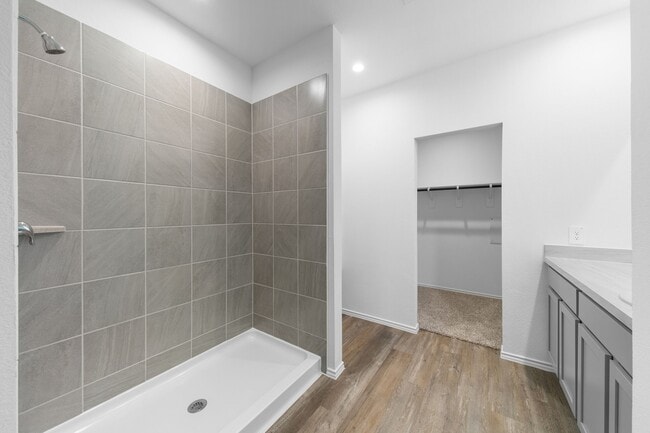 Building Photo - 16727 Hemlock Frst Ln