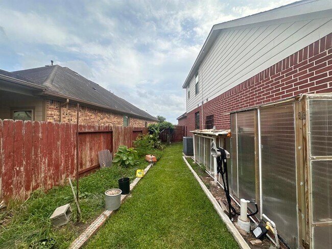Building Photo - 2230 Argos Dr