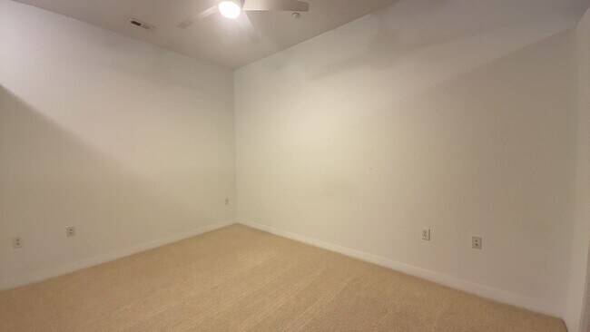 Building Photo - 450 W Princess Anne Rd