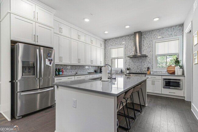 Building Photo - 574 Boulevard Pl NE
