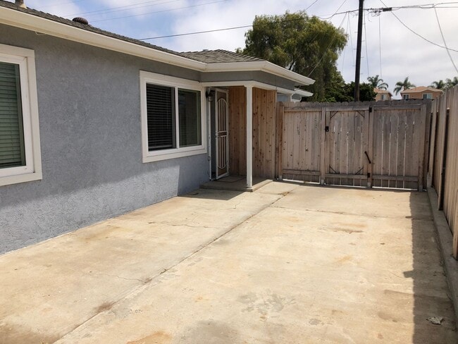 Building Photo - *10th Street