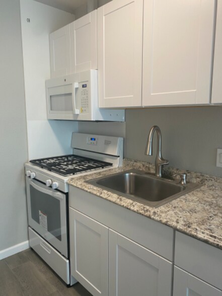 Building Photo - 131 Lindbergh St