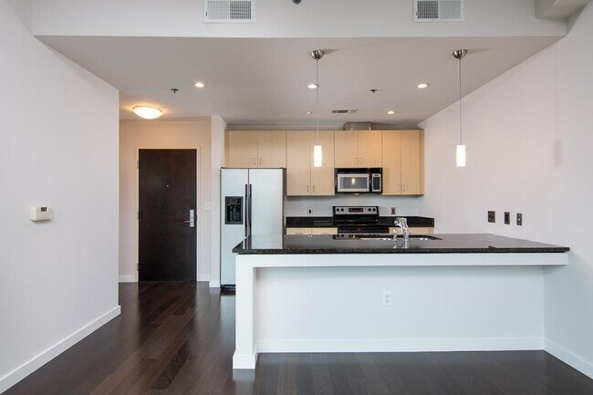 Building Photo - Beautiful Studio Condo In The Adelicia