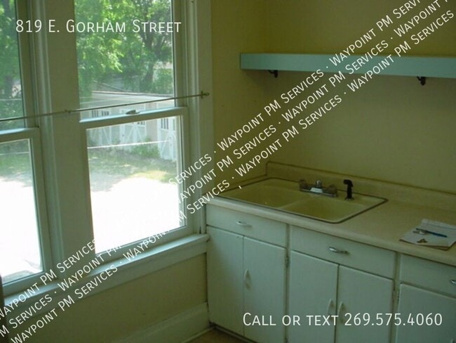 Building Photo - 819 E Gorham St