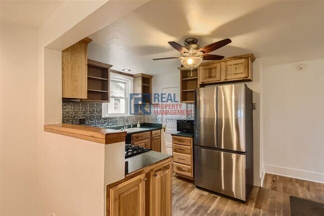 Building Photo - 5930 S Bemis St