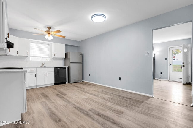 Building Photo - 207 Coville Dr