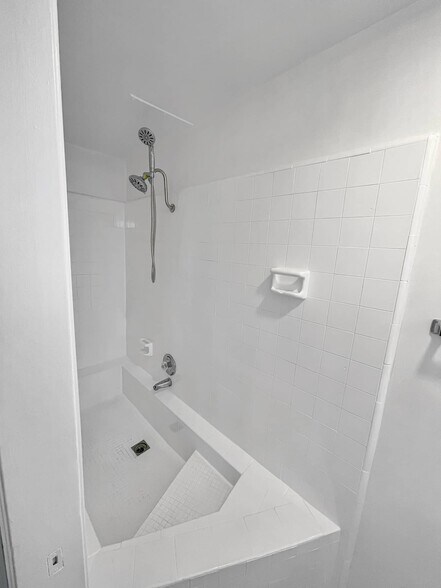 Building Photo - 14850 Hesby St