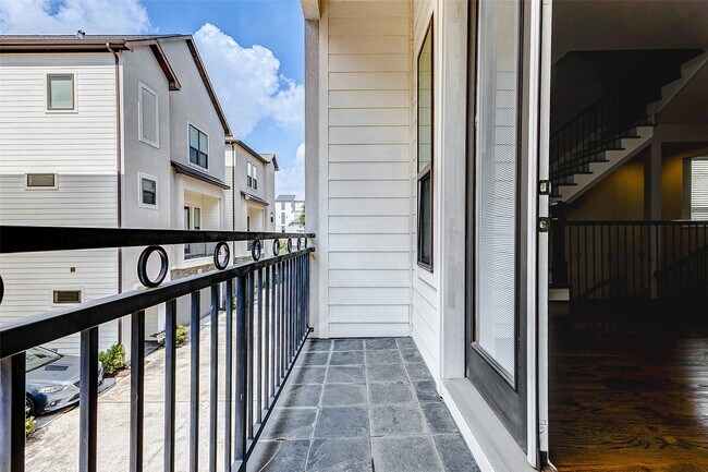 Building Photo - 2504 Beall St