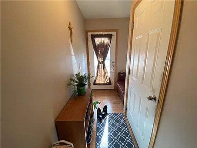 Building Photo - 3130 SW Sharmin Ln