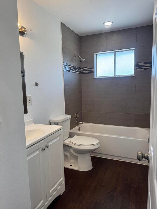 Building Photo - 206 E Tiffany Dr