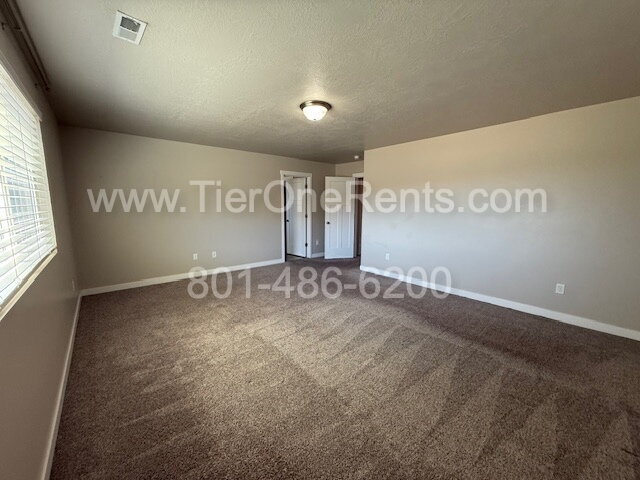Building Photo - NO deposit option available for qualified ...